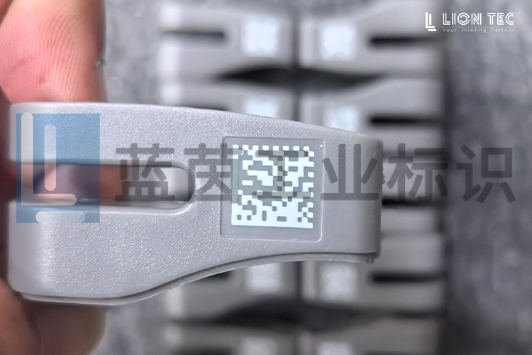 防盜塑料硬標(biāo)簽UV噴印白墨二維碼