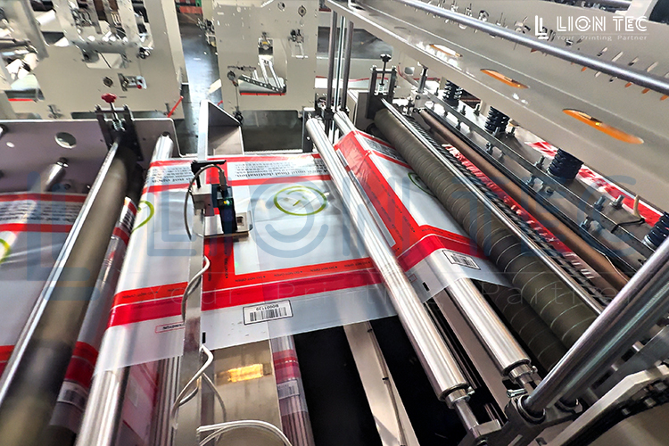 機場流轉(zhuǎn)袋(PE材質(zhì))UV噴碼機 可多噴頭拼接 大幅面噴印