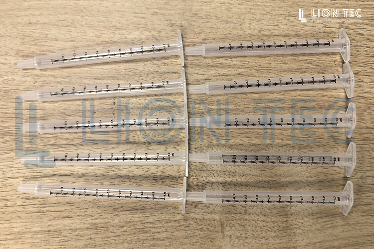 UV噴碼機在醫(yī)療行業(yè)針筒上噴印精細刻度線