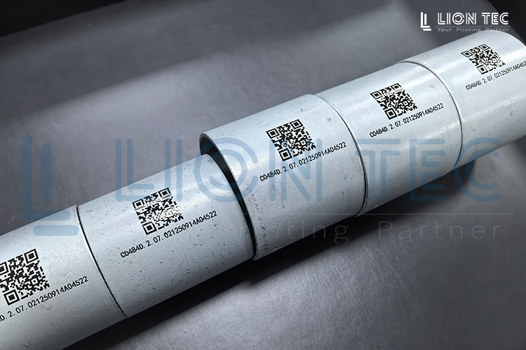 電池套管?chē)姶a機(jī)｜金屬表面UV噴碼高清追溯方案