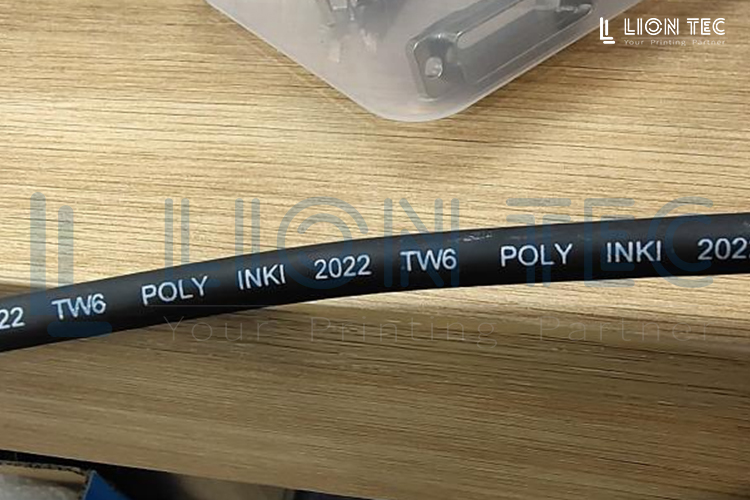 高附著力與可變數(shù)據(jù)并重：助力管材線纜標(biāo)識(shí)的UV噴碼智造方案